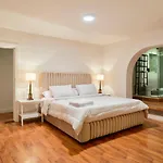 Designer Baron Palace 4Br Garden Duplex